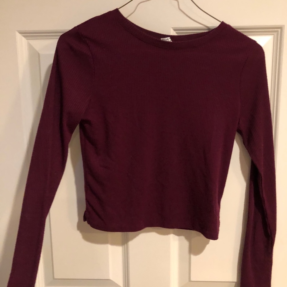 maroon cropped long sleeved shirt